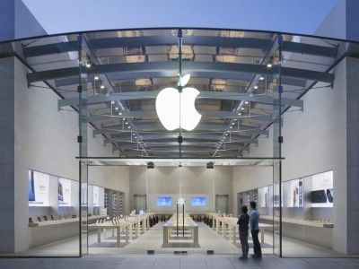 В новом Apple Store установлен телевизор за полтора миллиона долларов