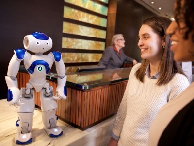 Первый робот-консьерж Connie заступил на службу в отель Hilton
