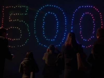 Intel удалось устроить световое шоу с участием 500 дронов