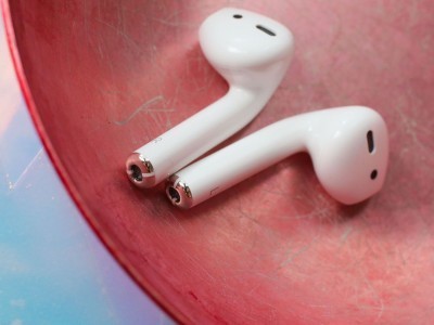 Apple AirPods признаны абсолютно неремонтопригодными