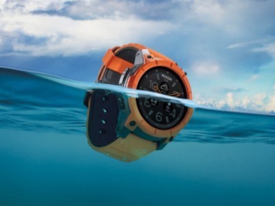 Смарт-часы Nixon Mission можно погружать в воду на глубину 100 метров