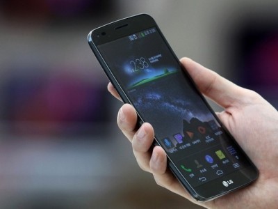 LG патентует смартфон с изогнутым двусторонним дисплеем