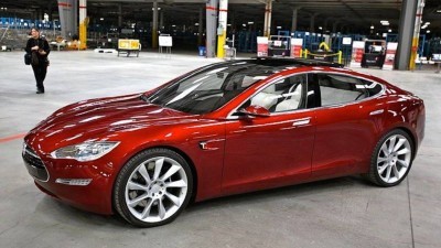 Tesla оформила почти 400 000 предзаказов на новую «бюджетную» модель Model 3