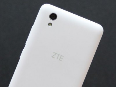 ZTE Blade D2 может заряжать другие смартфоны
