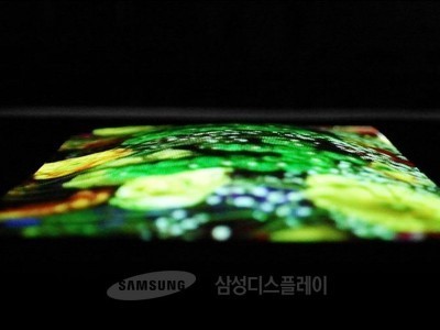 Растягиваемый дисплей Samsung продемонстрирован в действии