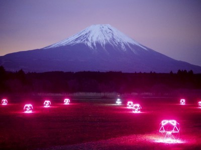 В Японии прошло световое шоу с участием дронов